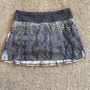 Lululemon Snowy Owl Running Skirt size 6 Tall